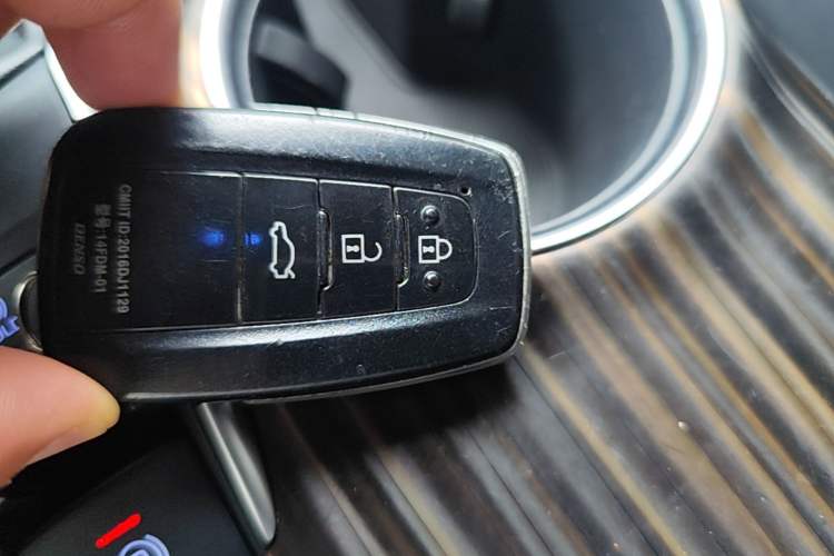 Used Toyota Camry 2018 2.0G Luxury Edition Vehicle Key