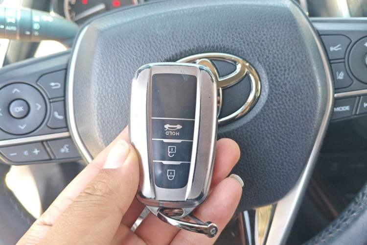 Used Toyota Camry 2018 2.5G Luxury Edition Vehicle Key