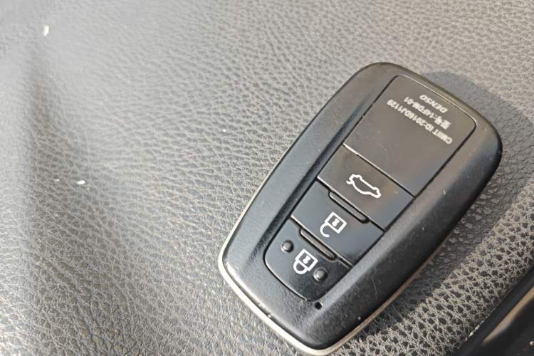 Used Toyota Camry 2018 Dual-Engine 2.5 HG Luxury Edition Vehicle Key