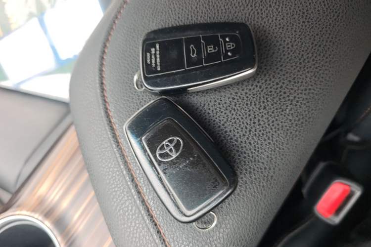 Used Toyota Camry 2018 2.5G Luxury Edition Vehicle Key