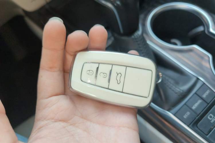 Used Toyota Camry 2018 2.5G Luxury Edition Vehicle Key