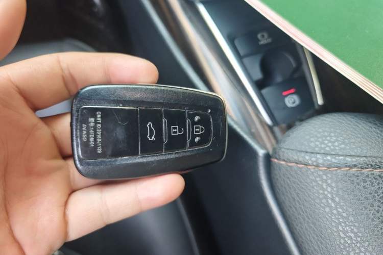 Used Toyota Camry 2018 2.0G Luxury Edition Vehicle Key