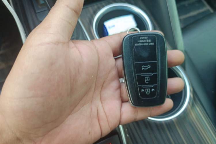 Used Toyota Camry 2018 2.5G Luxury Edition Vehicle Key