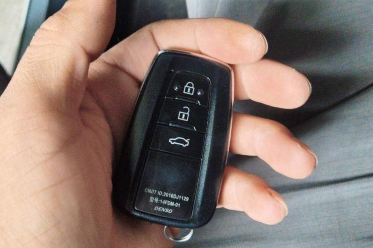 Used Toyota Camry 2018 2.5G Luxury Edition Vehicle Key