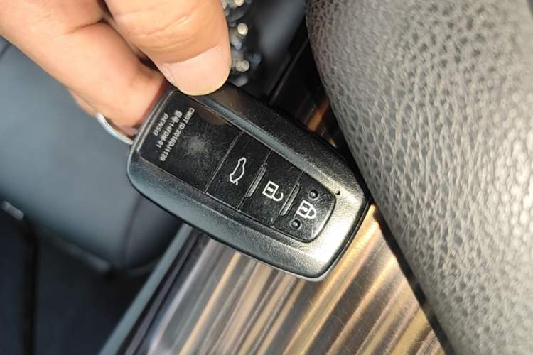 Used Toyota Camry 2018 2.5G Luxury Edition Vehicle Key