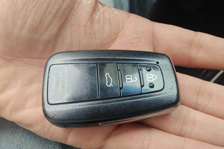 Used Toyota Camry 2018 2.5G Luxury Edition Vehicle Key