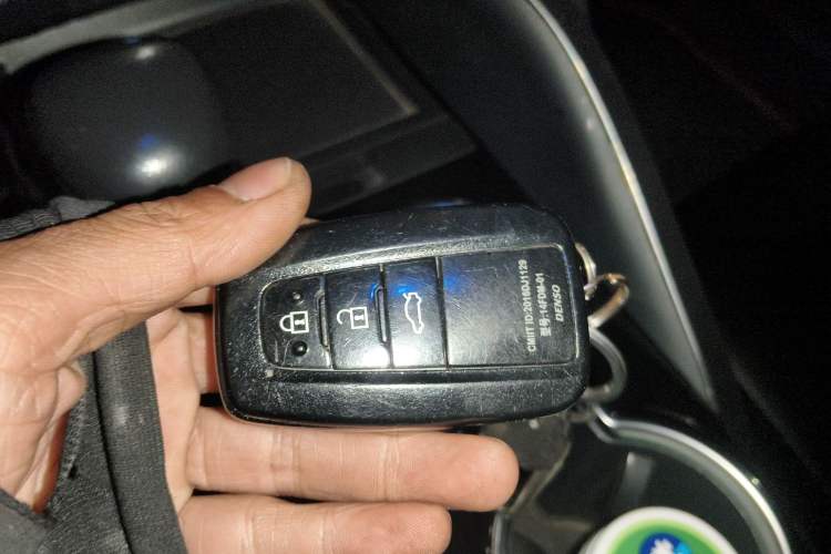 Used Toyota Camry 2018 2.0S FENGSHANG Edition Vehicle Key