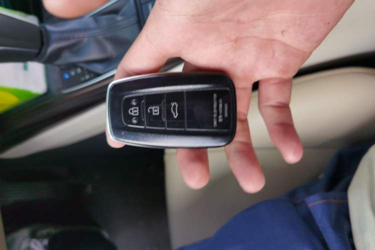 Used Toyota Camry 2018 2.5G Luxury Edition Vehicle Key