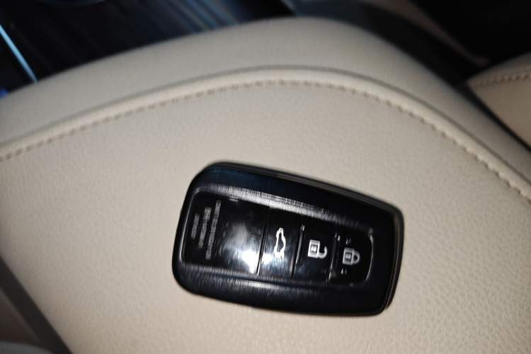 Used Toyota Camry 2018 2.0G Luxury Edition Vehicle Key