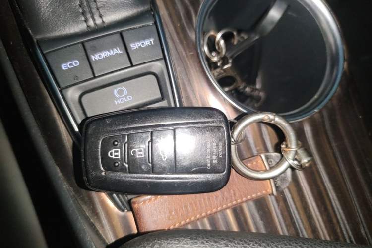 Used Toyota Camry 2018 2.5G Luxury Edition Vehicle Key