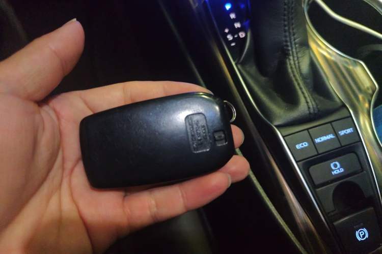 Used Toyota Camry 2018 2.5G Luxury Edition Vehicle Key