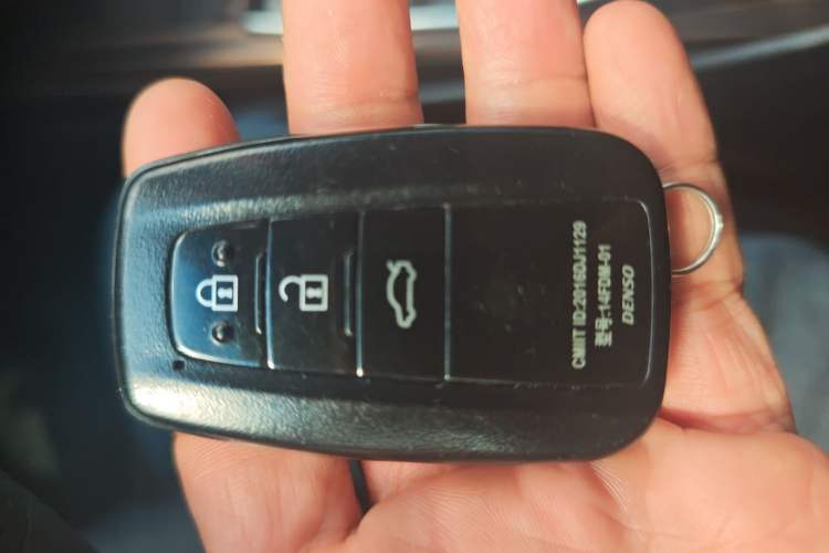 Used Toyota Camry 2018 2.5G Luxury Edition Vehicle Key