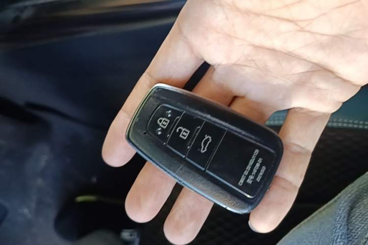 Used Toyota Camry 2018 2.5G Luxury Edition Vehicle Key