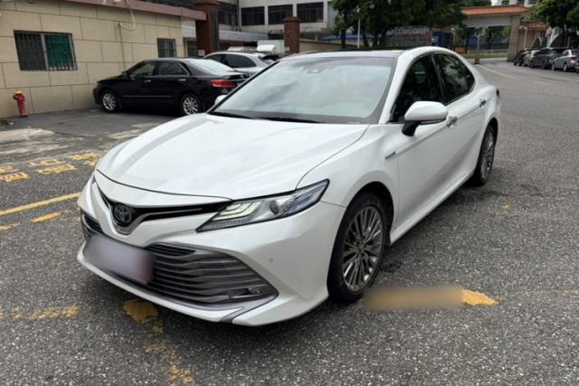 Ojetý Toyota Camry 2018 Dual-Engine 2.5 HG Luxury Edition