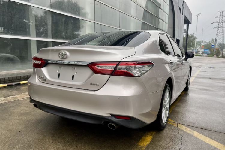 Used Toyota Camry 2018 2.0G Luxury Edition Exterior 4