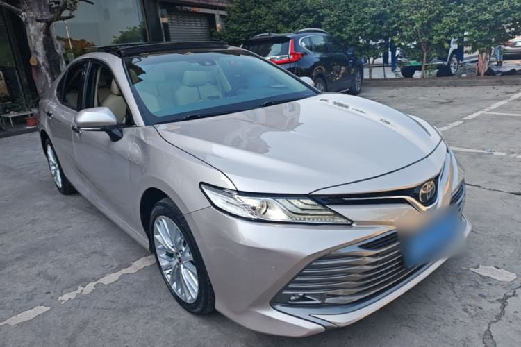 Used Toyota Camry 2018 2.5G Luxury Edition Front Right 45 Deg