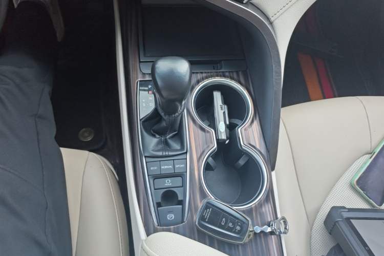 Used Toyota Camry 2018 2.5G Luxury Edition Gear Lever