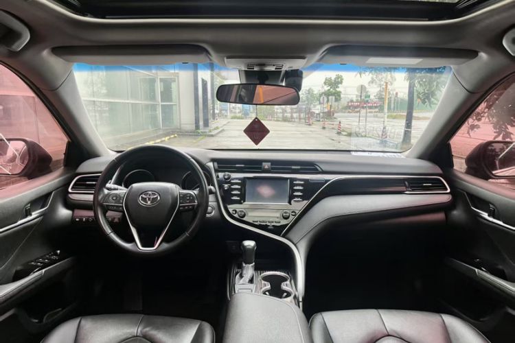 Used Toyota Camry 2018 2.0G Luxury Edition Interior 2