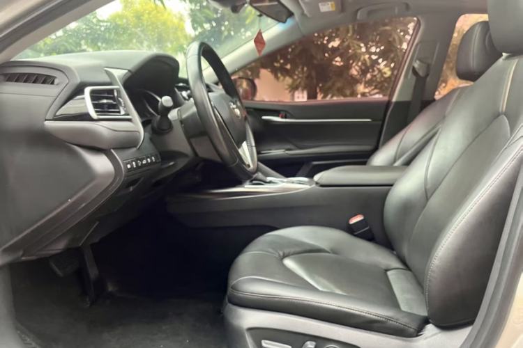 Used Toyota Camry 2018 2.0G Luxury Edition Interior 4