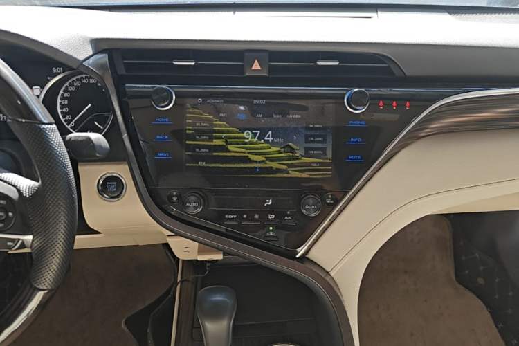 Used Toyota Camry 2019 2.5G Luxury Edition China VI Standard Audio And AC Panel