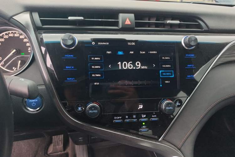 Used Toyota Camry 2019 Dual-Engine 2.5 HG Luxury Edition China V Standard Audio And AC Panel