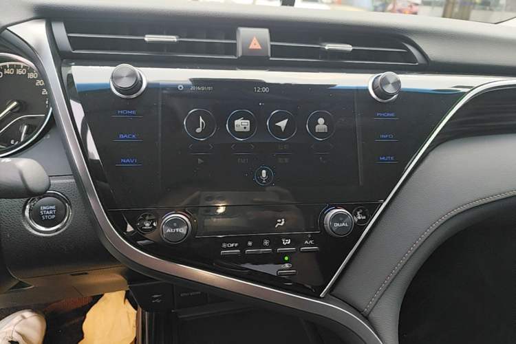 Used Toyota Camry 2019 2.0G Luxury Edition China VI Standard Audio And AC Panel