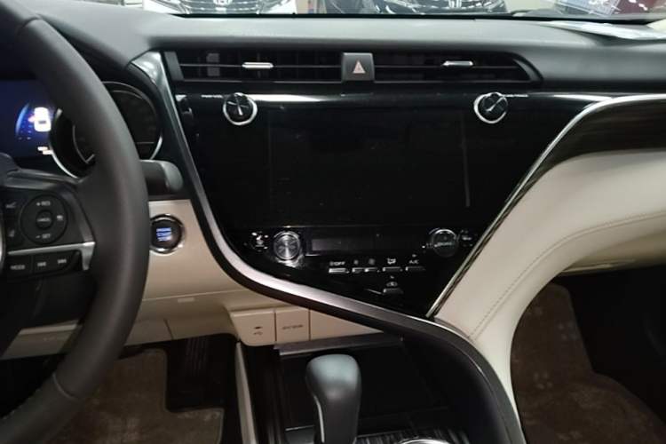 Used Toyota Camry 2019 2.5G Luxury Edition China VI Standard Audio And AC Panel