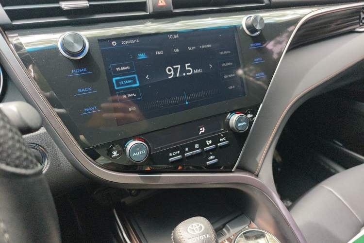 Used Toyota Camry 2019 2.0G Luxury Edition China VI Standard Audio And AC Panel