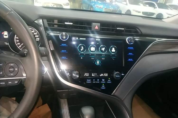 Used Toyota Camry 2019 Revised Version Dual-Engine 2.5 HG Luxury Edition Audio And AC Panel