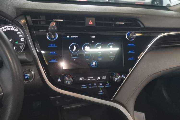 Used Toyota Camry 2019 2.5G Luxury Edition China VI Standard Audio And AC Panel