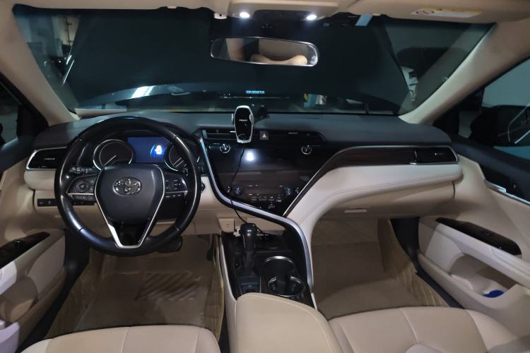 Used Toyota Camry 2019 2.0G Luxury Edition China VI Standard Center Console