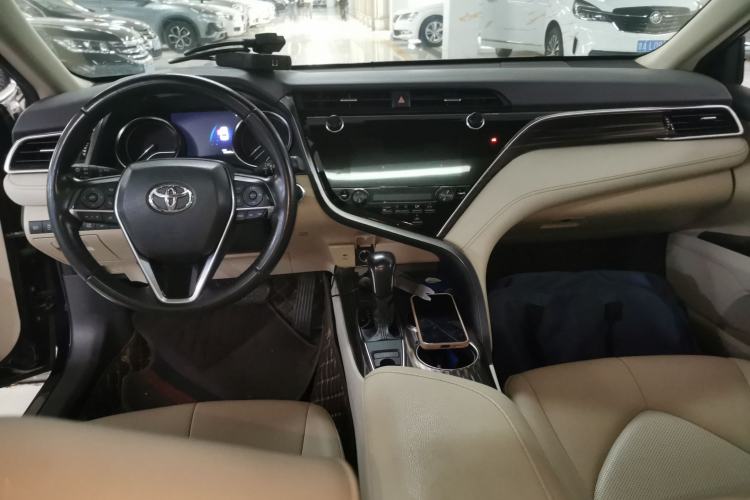 Used Toyota Camry 2019 2.0G Luxury Edition China VI Standard Center Console