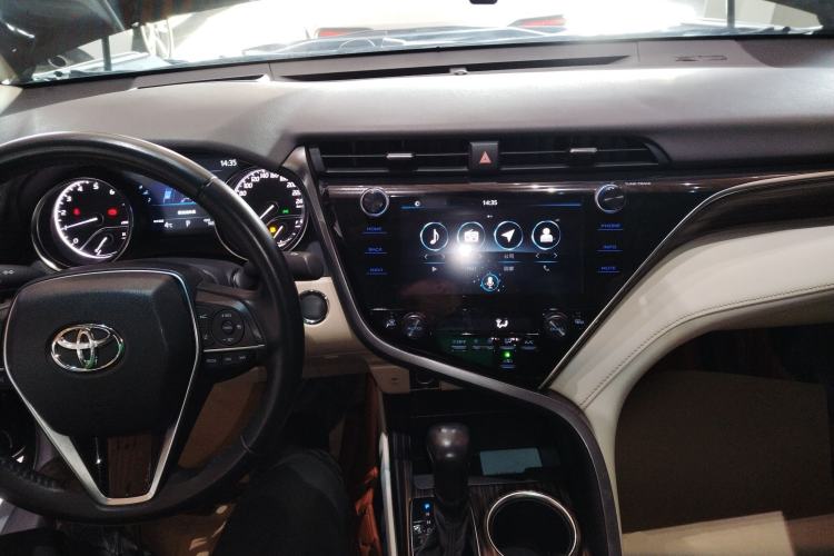 Used Toyota Camry 2019 2.5G Luxury Edition China VI Standard Center Console