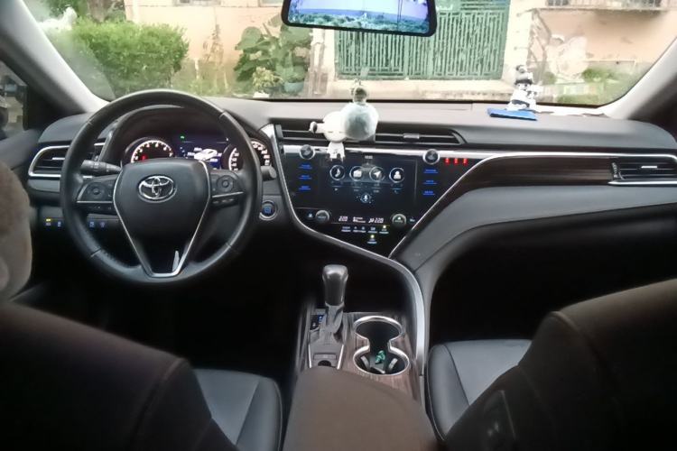 Used Toyota Camry 2019 2.0G Luxury Edition China VI Standard Center Console