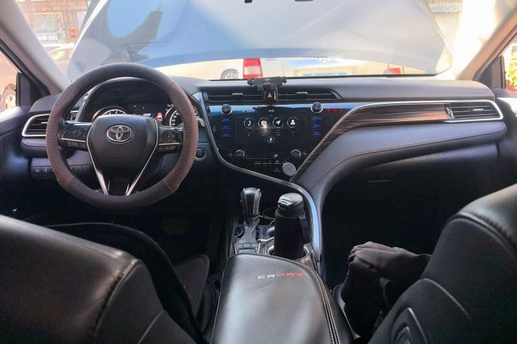 Used Toyota Camry 2019 2.5G Luxury Edition China VI Standard Center Console