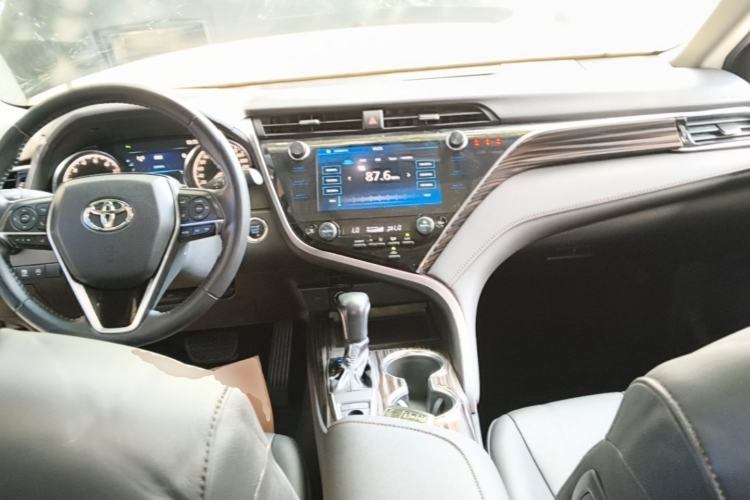Used Toyota Camry 2019 Revised Version 2.0G Luxury Edition Center Console