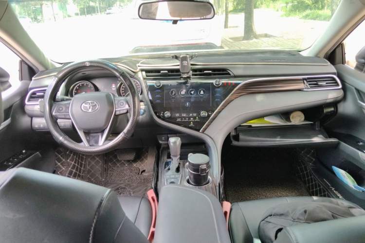 Used Toyota Camry 2019 2.5G Luxury Edition China VI Standard Center Console