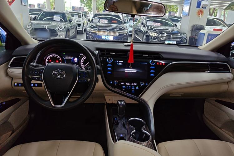 Used Toyota Camry 2019 2.0G Luxury Edition China VI Standard Center Console