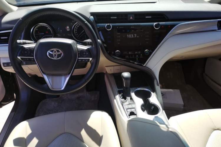 Used Toyota Camry 2019 Dual-Engine 2.5 HG Luxury Edition China VI Standard Center Console