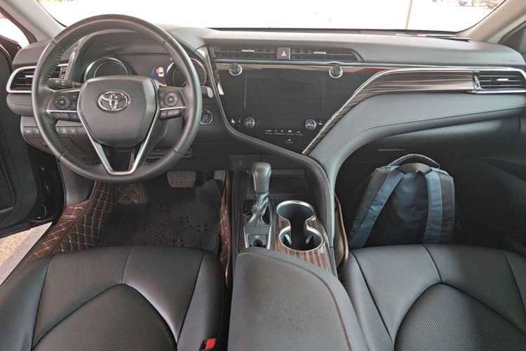 Used Toyota Camry 2019 2.0G Luxury Edition China VI Standard Center Console