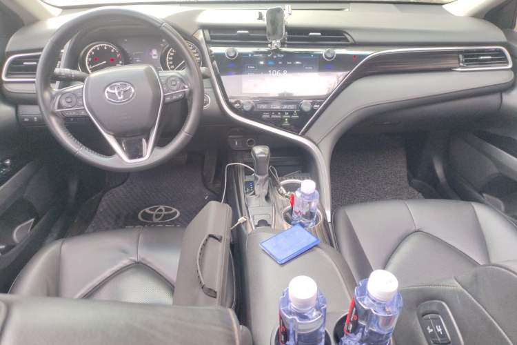 Used Toyota Camry 2019 2.0G Luxury Edition China VI Standard Center Console