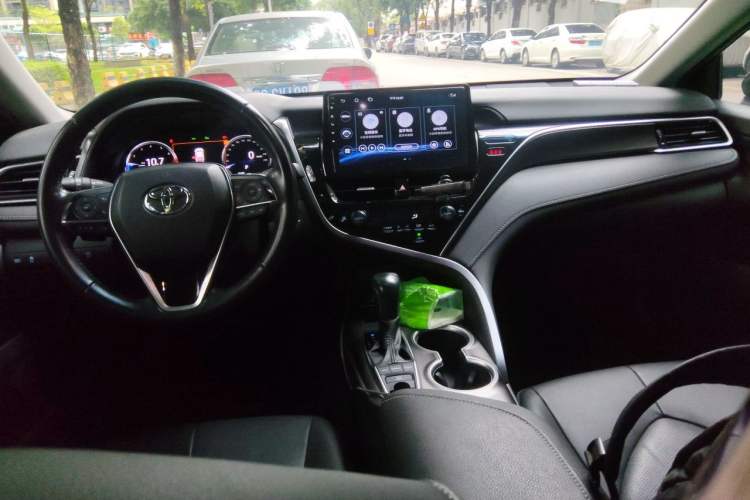 Used Toyota Camry 2019 2.5S FENGSHANG Version China VI Standard Center Console