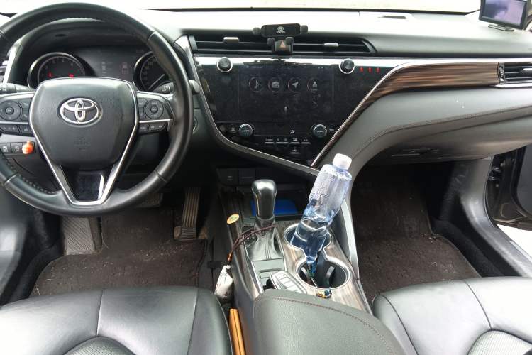 Used Toyota Camry 2019 2.0G Luxury Edition China VI Standard Center Console