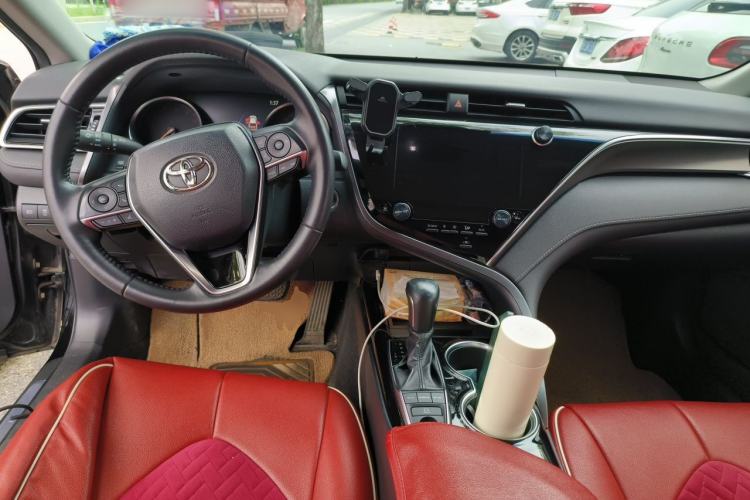 Used Toyota Camry 2019 2.5S FENGSHANG Version China V Standard Center Console