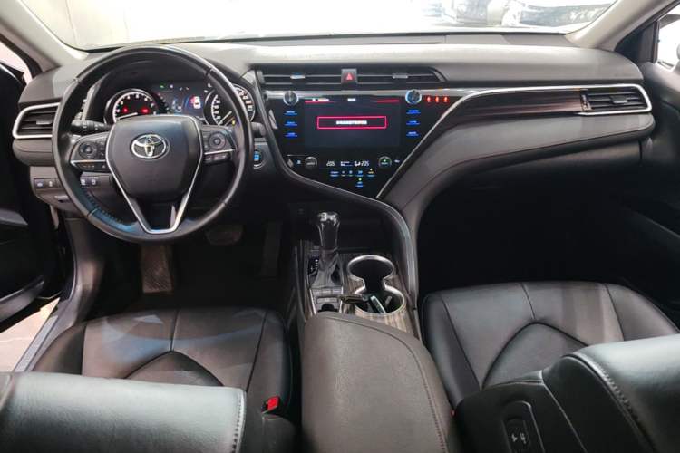 Used Toyota Camry 2019 2.5G Luxury Edition China VI Standard Center Console