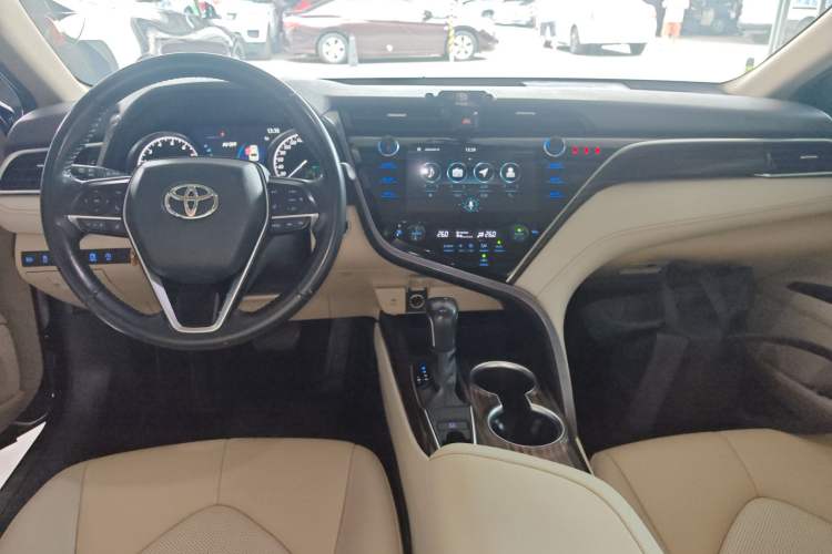 Used Toyota Camry 2019 2.0G Luxury Edition China VI Standard Center Console