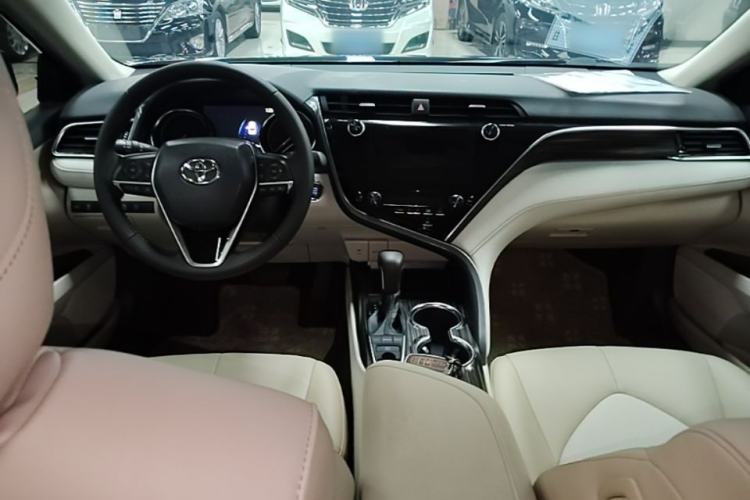Used Toyota Camry 2019 2.5G Luxury Edition China VI Standard Center Console