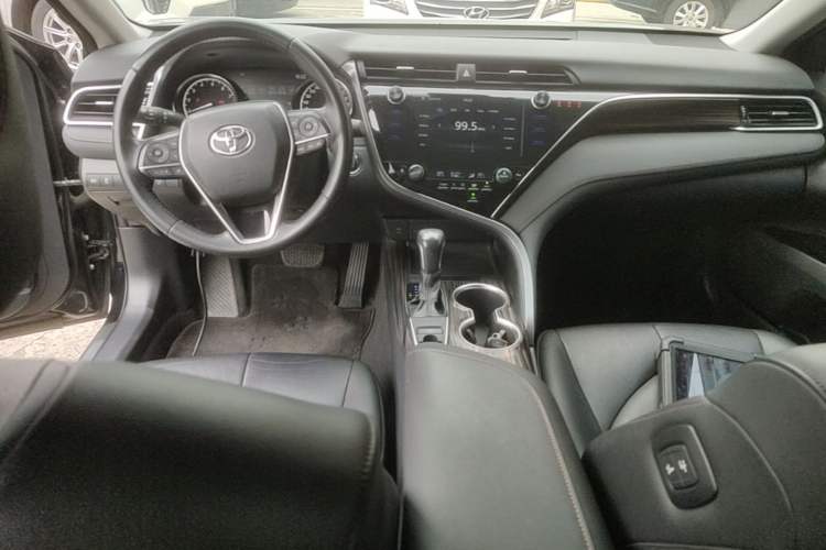 Used Toyota Camry 2019 2.0G Luxury Edition China VI Standard Center Console