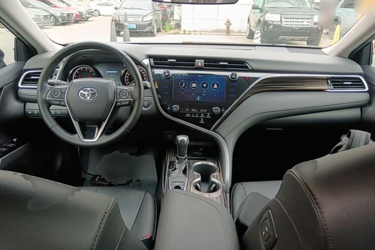 Used Toyota Camry 2019 2.0G Luxury Edition China VI Standard Center Console