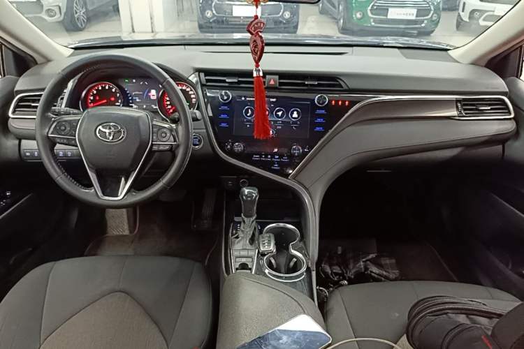 Used Toyota Camry 2019 2.0S FENGSHANG Version China V Standard Center Console